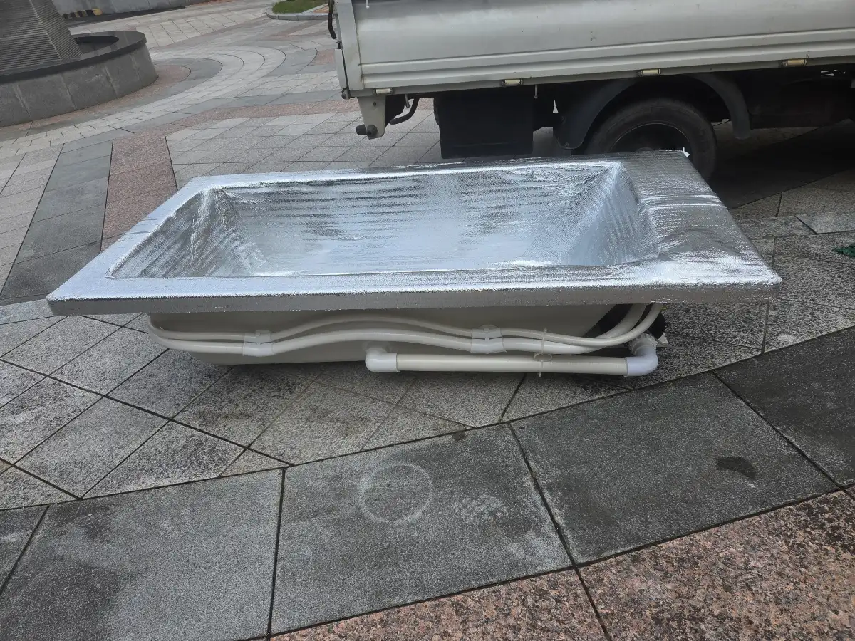 새 욕조 하부 단열재와 배관 경기 동탄 아트글란츠 설치 전